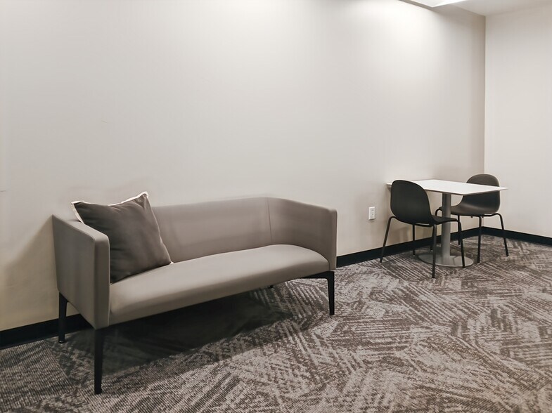 More Photos Of 3209 S Broadway, Edmond Coworking Space