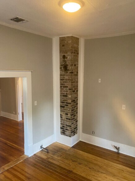 More Photos Of 1502 Buena Vista Rd, San Antonio Loft Creative Space For Sale