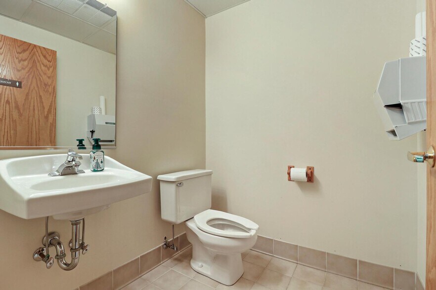 More Photos Of 5300 Green Bay Rd, Kenosha Medical For Lease