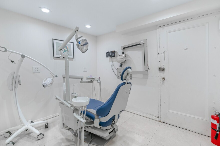 More Photos Of 352 E 51st St, New York Apartments For Lease