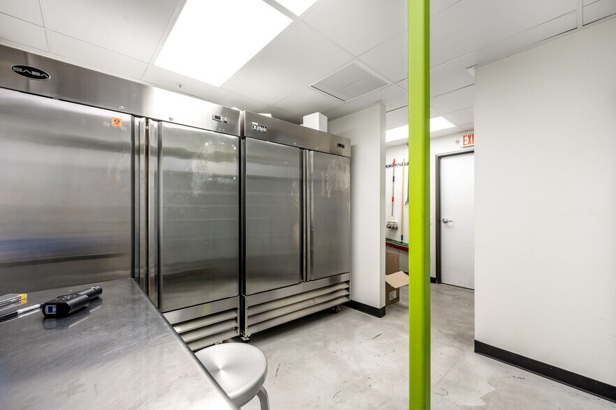 More Photos Of 32475 Date Palm Dr, Cathedral City Freestanding For Sale