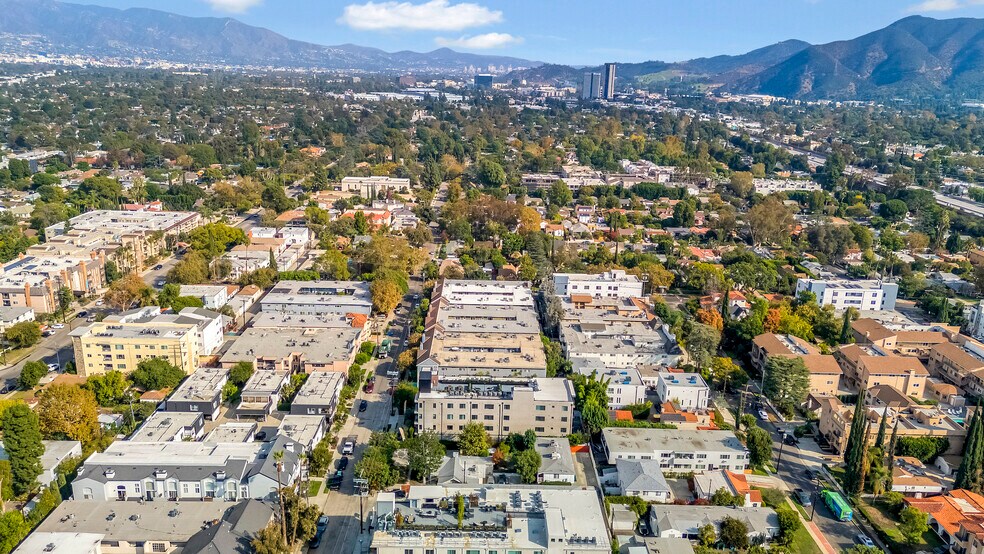More Photos Of 10814-10818 Blix St, West Toluca Lake Apartments For Sale