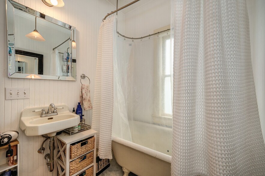 More Photos Of 1250 B St, Walnut Grove Showroom For Sale