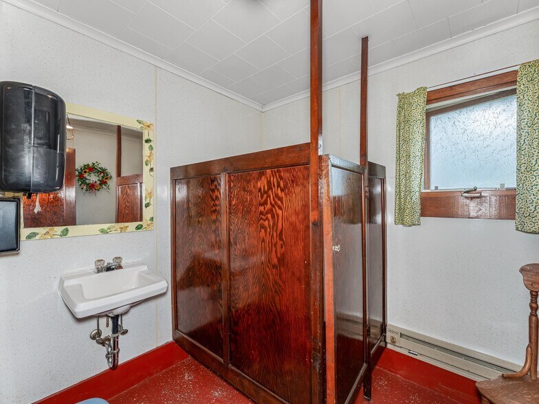 More Photos Of 8599 Big Saint Germain Cir, Saint Germain Restaurant For Sale