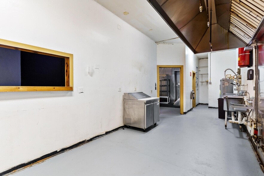 More Photos Of 227 E Main St, Tavares General Retail For Sale