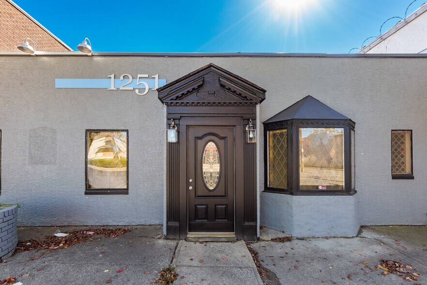 More Photos Of 1251 W Broad St, Columbus Storefront Retail Office For Sale