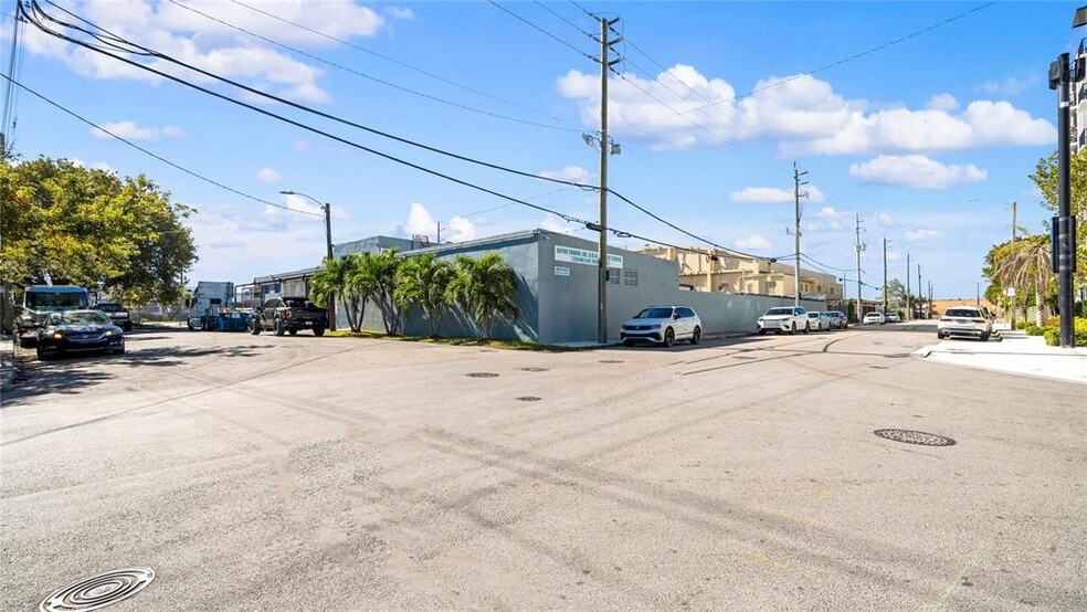 More Photos Of 2230 NW 8th Ave, Miami Auto Repair For Sale