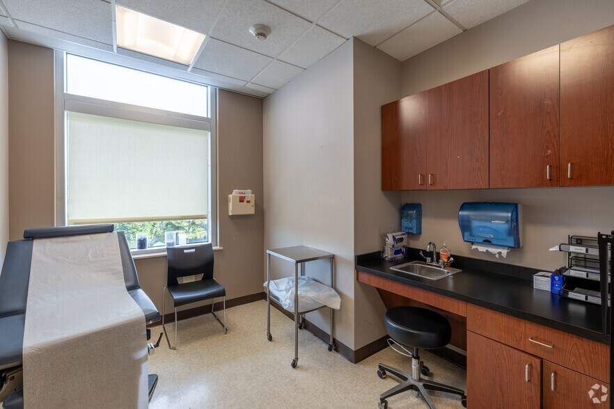 More Photos Of 14-01 Broadway, Fair Lawn Medical For Lease