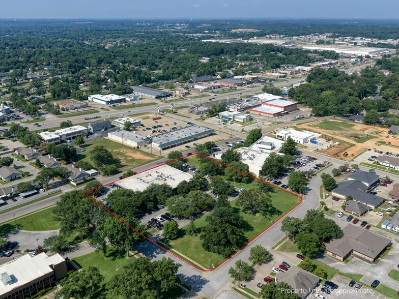 More Photos Of 3901 Manhattan Dr, Tyler Office For Lease