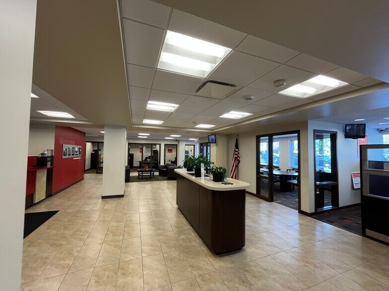 More Photos Of 940 N Meridian St, Indianapolis Bank For Sale