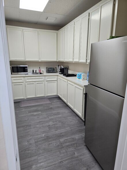 More Photos Of 2909 Coffee Rd, Modesto Medical For Lease