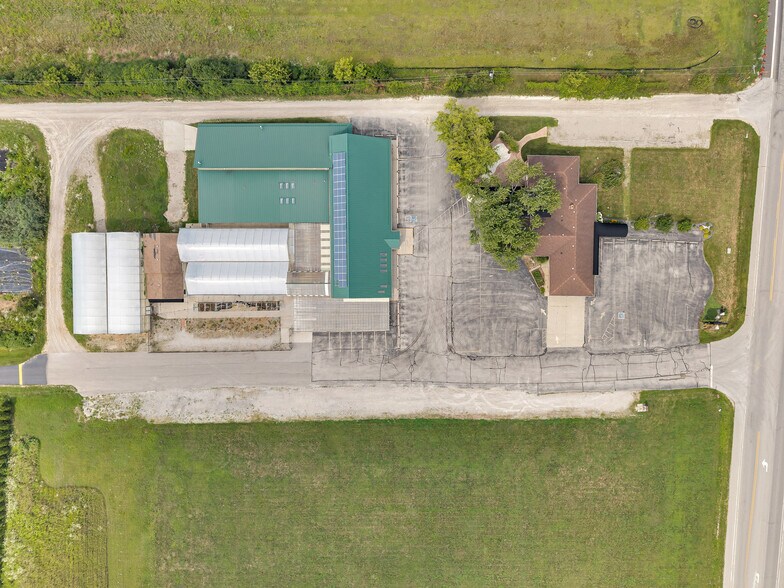 More Photos Of 585 Seacliff Dr, Kingsville Freestanding For Sale