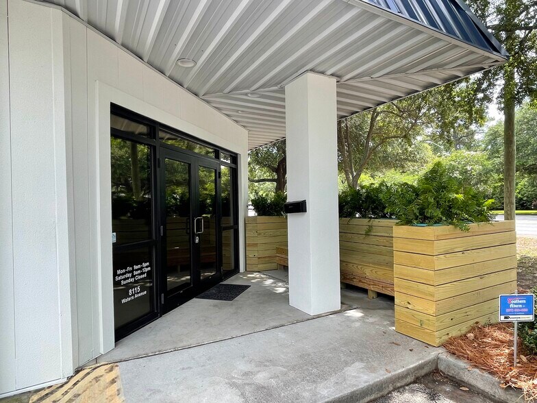 More Photos Of 8115 Waters Ave, Savannah Showroom For Sale