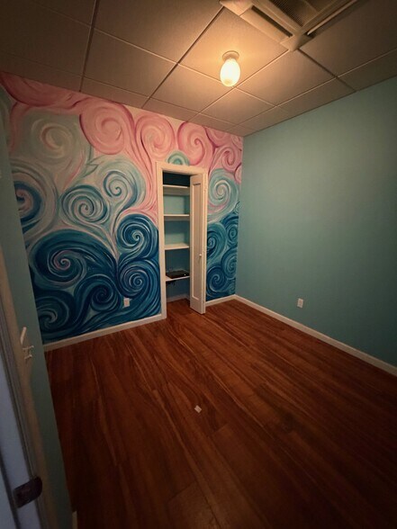 More Photos Of 10-12 W Carver St, Huntington Storefront Retail Office For Lease
