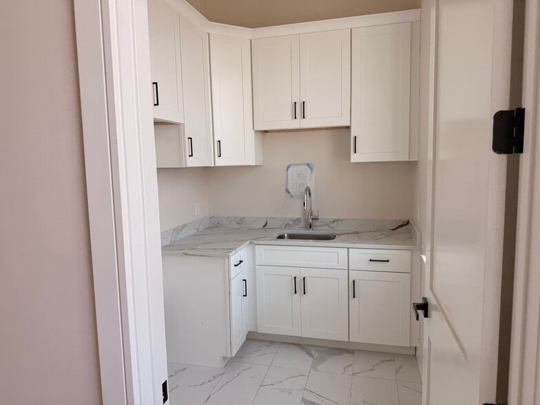 More Photos Of 5821 Winsome Ln, Houston Apartments For Sale