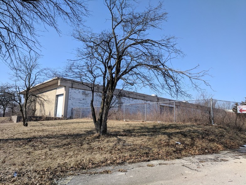 More Photos Of 80-90 North St, Park Forest Manufacturing For Sale