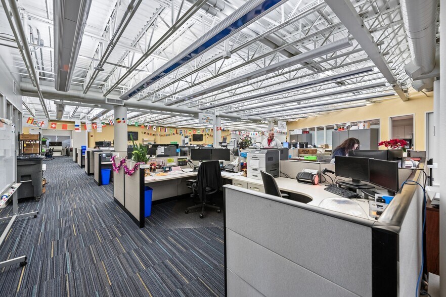 More Photos Of 6015 31st St E, Bradenton Office For Sale