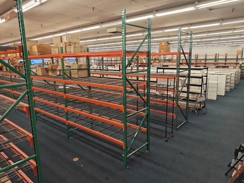 More Photos Of 3216 E Cactus Rd, Phoenix Freestanding For Lease