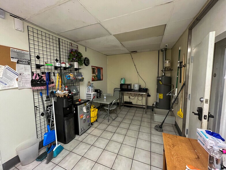 More Photos Of 5800 Gibson Blvd SE, Albuquerque Freestanding For Lease