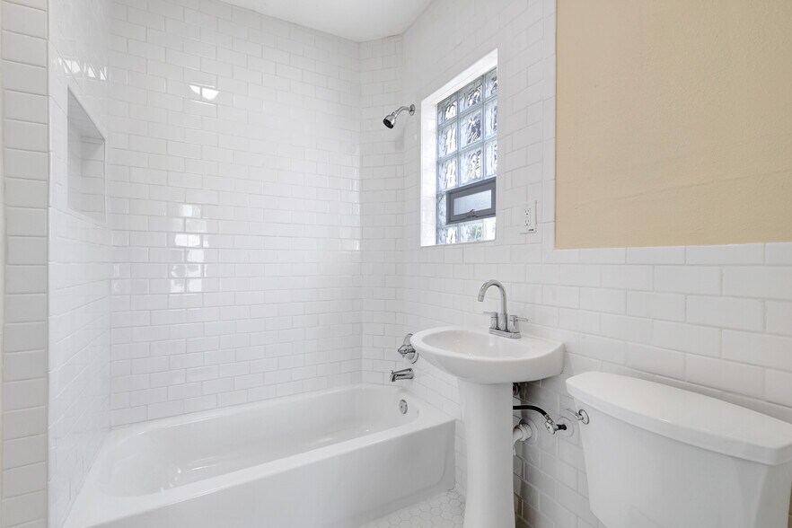 More Photos Of 834 W Russell Pl, San Antonio Apartments For Sale