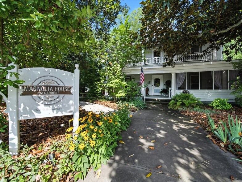 Primary Photo Of 221 N Main St, Clover Hospitality For Sale