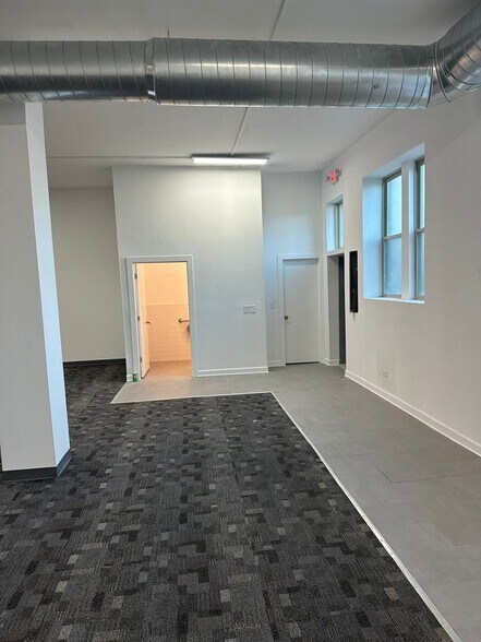 More Photos Of 6108 W Cermak Rd, Cicero Storefront For Lease