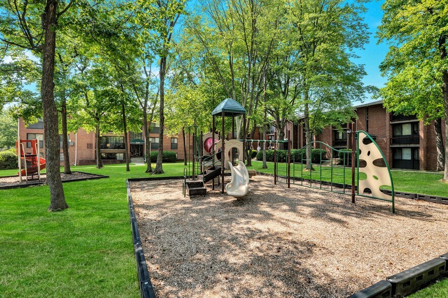 More Photos Of 6441 Livingston Rd, Oxon Hill Apartments For Sale