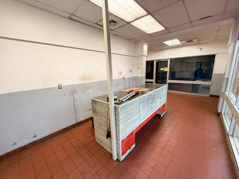 More Photos Of 901 Penn Ave, Pittsburgh Auto Repair For Sale