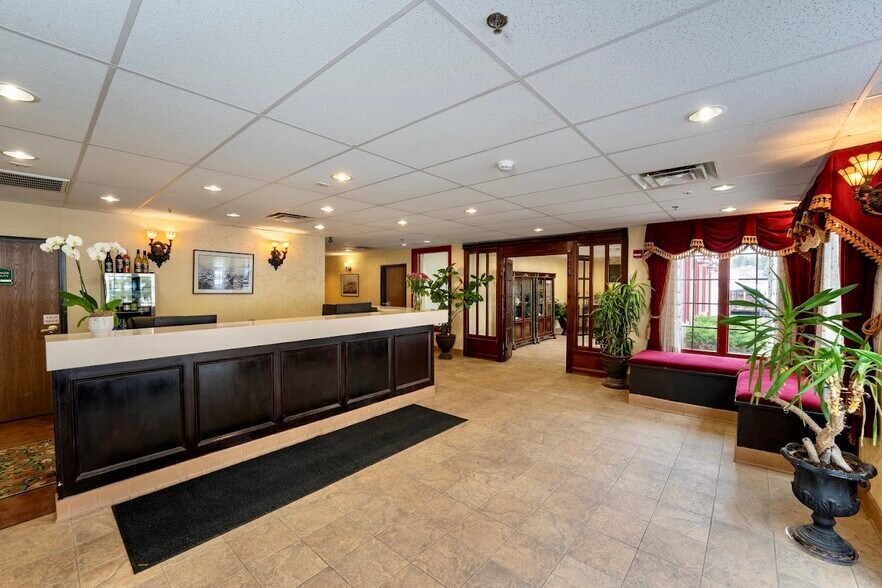 More Photos Of 100 N E St, Virginia City Hotel For Sale