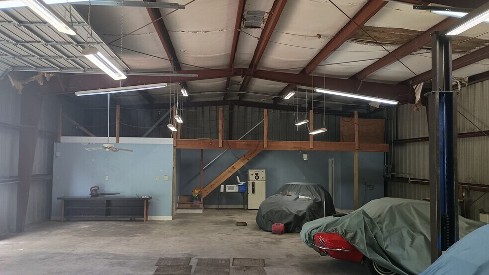 More Photos Of 11914 New Meadow Dr, Houston Warehouse For Sale