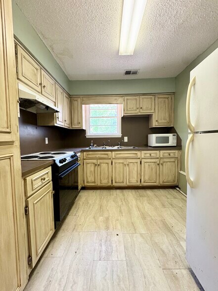 More Photos Of 245 W Bonacre Rd, Cataula Religious Facility For Sale