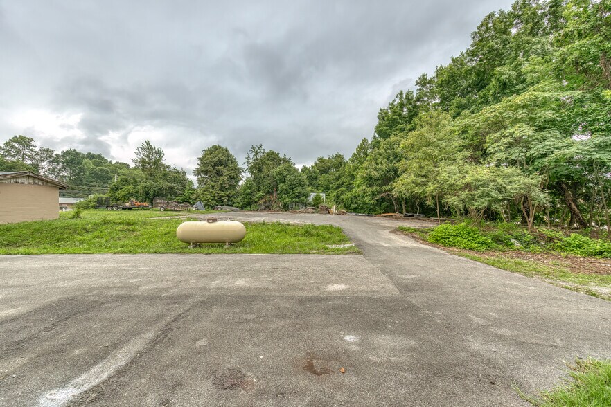 More Photos Of 3545 W Market St, Johnson City Industrial For Sale