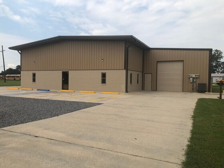More Photos Of 3051 Highway 1 South, Donaldsonville Light Distribution For Lease