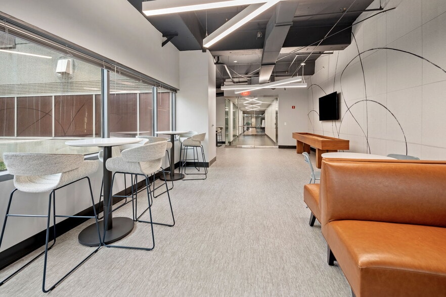 More Photos Of 8000 IH-10 W, San Antonio Unknown For Lease