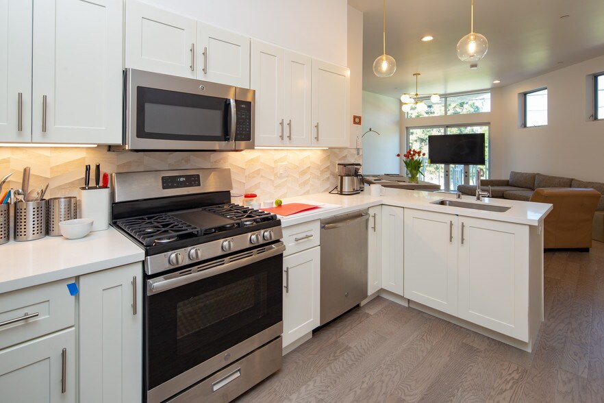 Primary Photo Of 350 4th St, Oakland Apartments For Lease