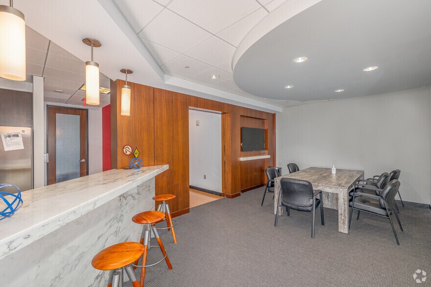 More Photos Of 2929 Arch St, Philadelphia Office For Lease