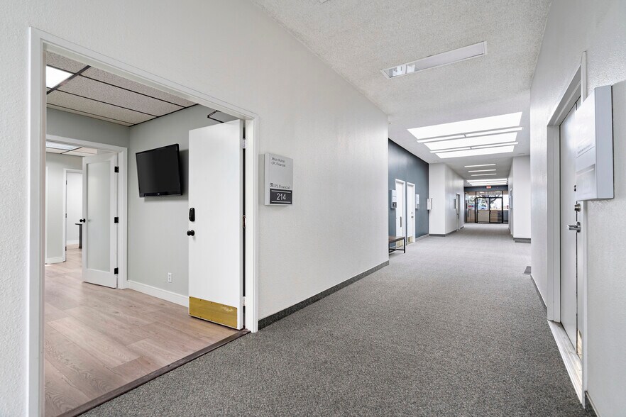 More Photos Of 4550 Kearny Villa Rd, San Diego Office For Sale