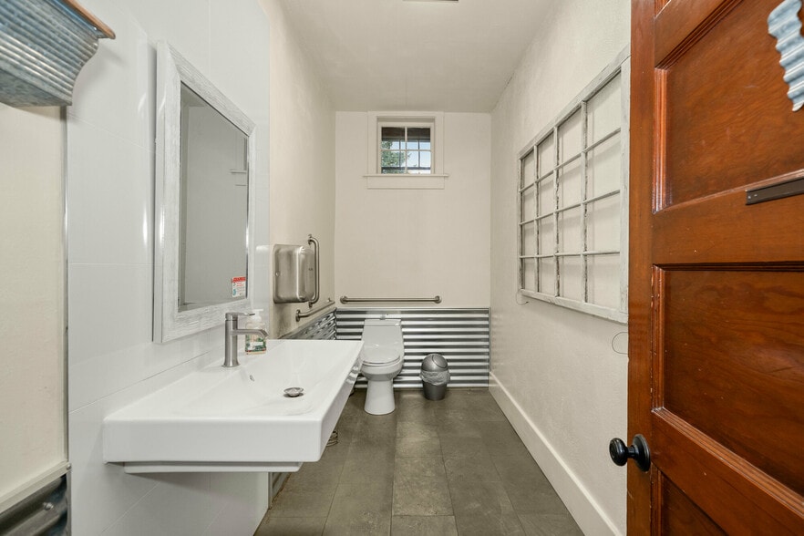 More Photos Of 508 E Main Ave, Chewelah Office For Sale