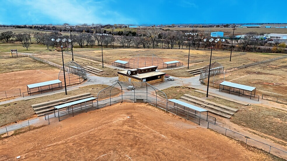 More Photos Of 400 W Martin Luther King Blvd, Duncan Sports And Entertainment For Sale