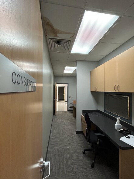 More Photos Of 1095 Woodstock Rd, Roswell Medical For Lease