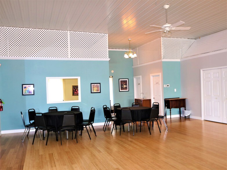 More Photos Of 1523 Parkway Ave, Ewing Showroom For Lease