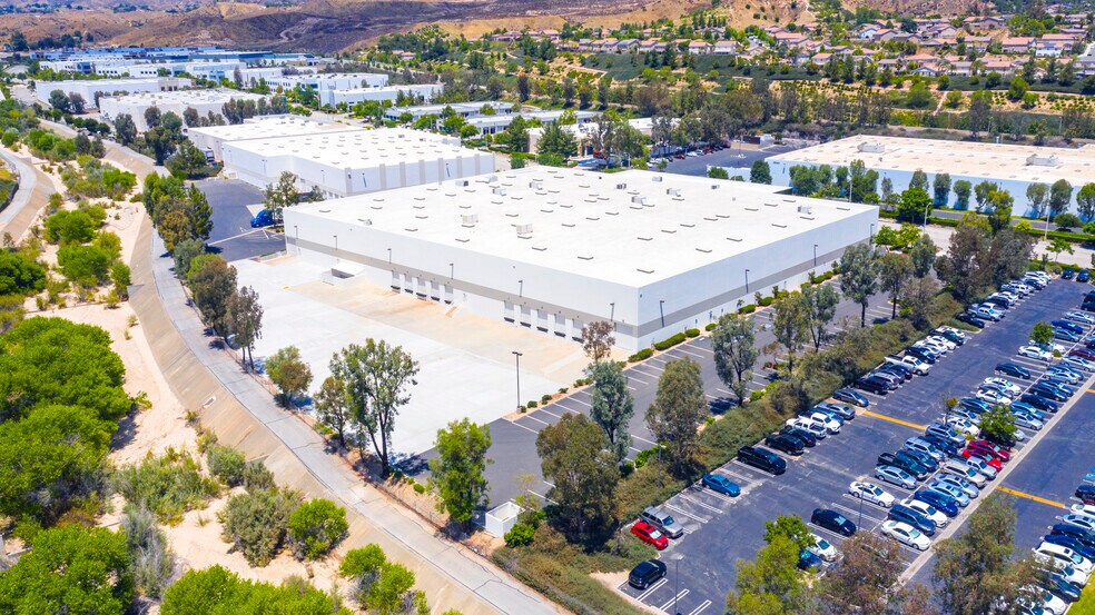 More Photos Of 28220 Industry Dr, Valencia Distribution For Lease