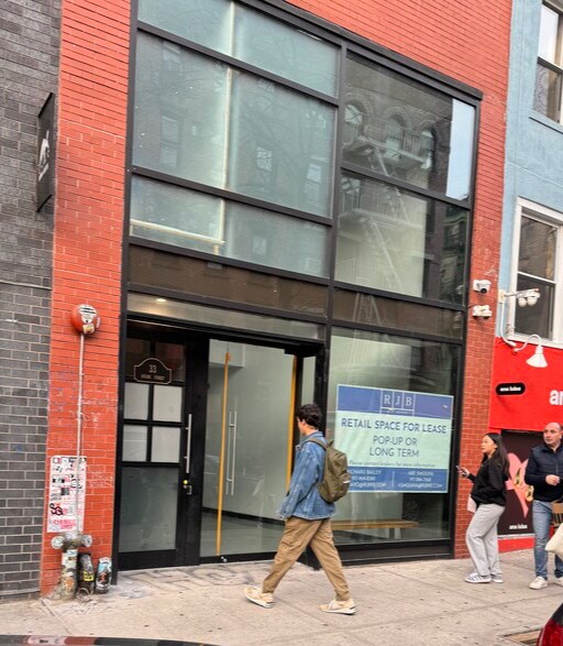 More Photos Of 33 Spring St, New York Storefront Retail Residential For Lease