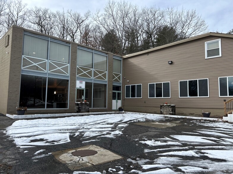 More Photos Of 256 Putnam Pike, Smithfield Freestanding For Lease