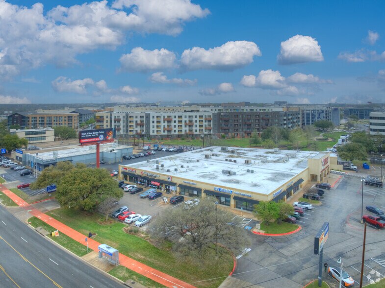 More Photos Of 5775 Airport Blvd, Austin Unknown For Lease