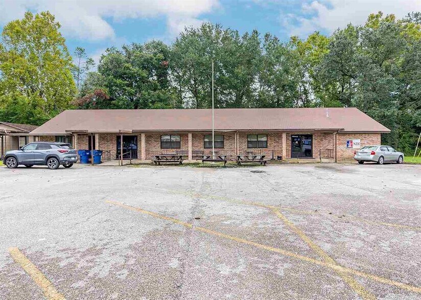 More Photos Of 835 Highway 96 S, Silsbee Office For Sale
