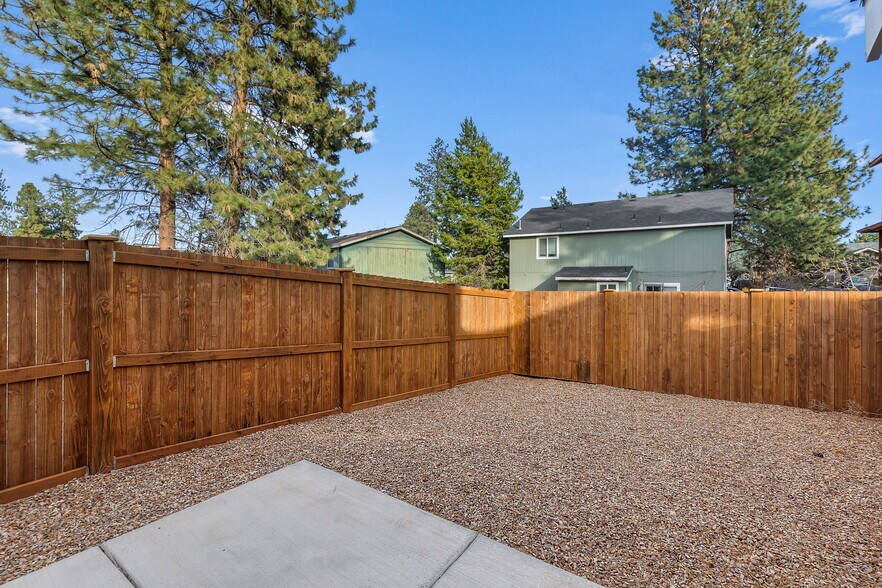 More Photos Of 20255 Hardy Rd, Bend Apartments For Sale