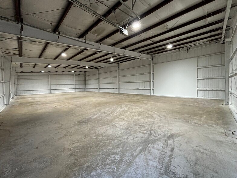 More Photos Of 160 N Ortonville Rd, Ortonville Warehouse For Lease