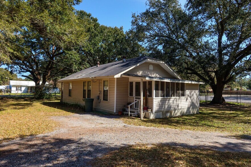 More Photos Of 362 Oakfield Rd, Pensacola Warehouse For Sale