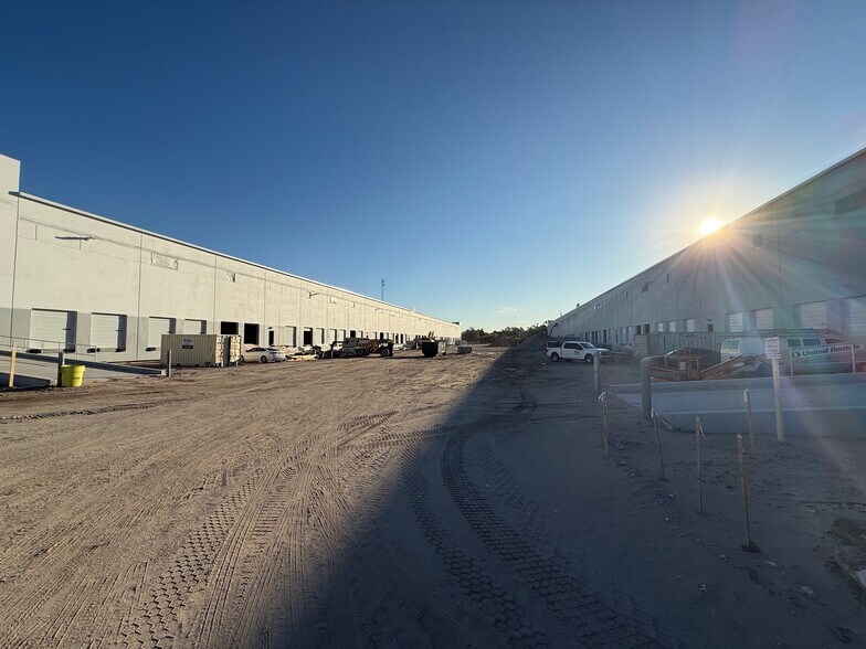 More Photos Of 4130 W Gandy Blvd, Tampa Unknown For Lease